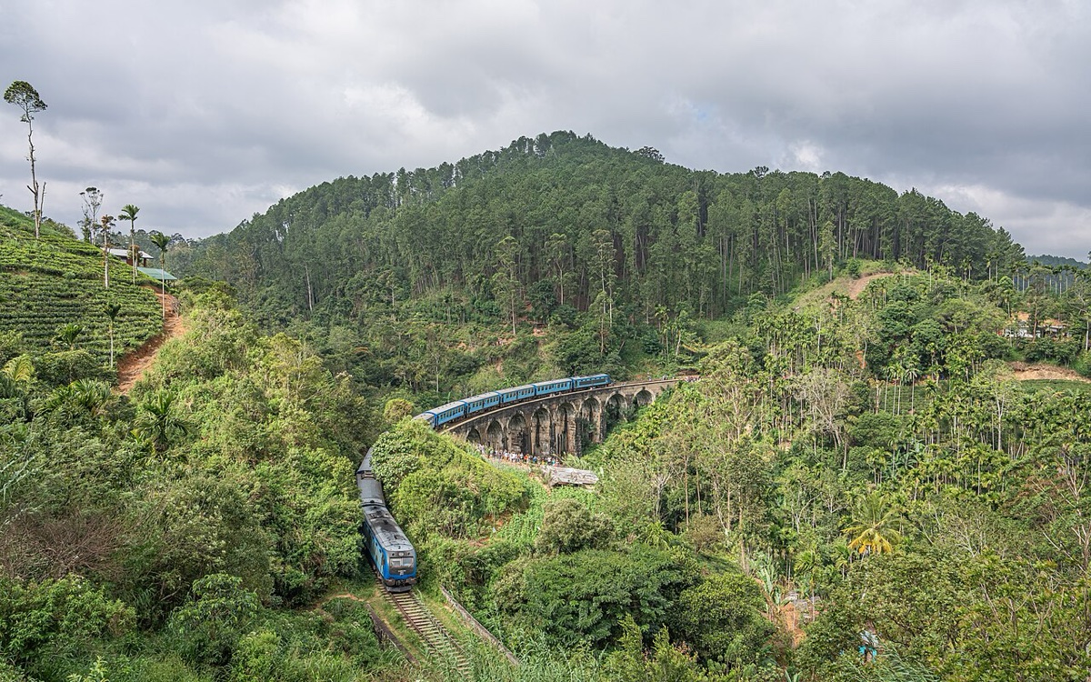 Nine Arches Bridge (Ella)