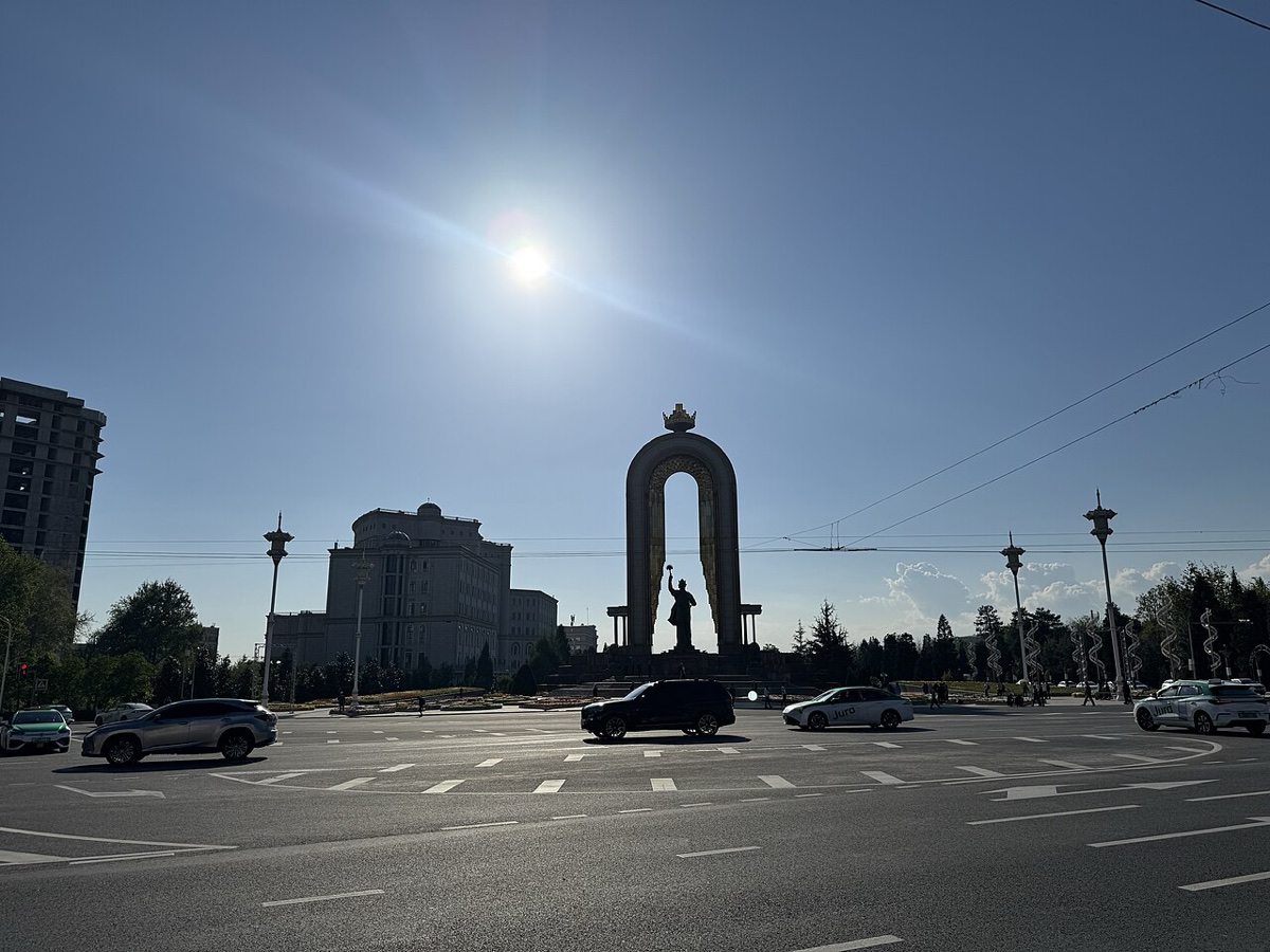 Ismoili Somoni Monument