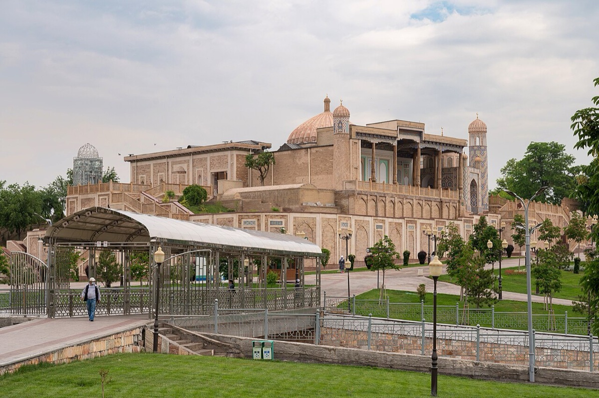 Hazrat-Hizr Mosque & Panoramic Viewpoint